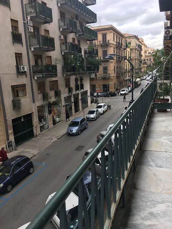 פלרמו Appartamento Via Enrico Parisi דירה